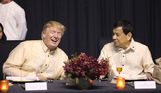 Дутерте, Трампын тушаалаар дуулжээ