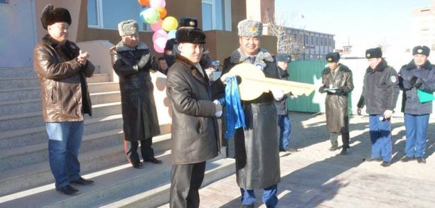 Алба хаагчид орон сууцны түлхүүрээ гардлаа
