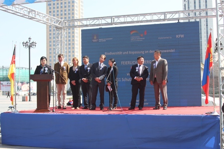 Германы хөгжлийн хамтын ажиллагааны хүрээнд монгол улсын тхг-уудад бартаат замын 15 автомашин хүлээлгэн өглөө