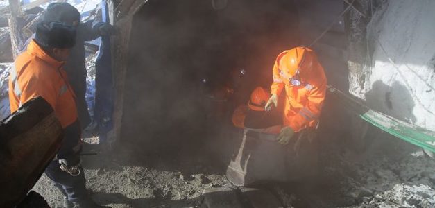 Уурхайн гүнээс гурван иргэнийг аварлаа