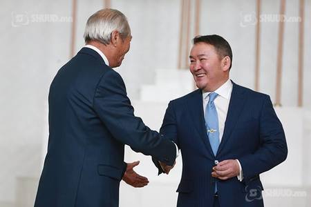 Чойжингийн Хурцад Монгол Улсын Хөдөлмөрийн баатар цол хүртээлээ