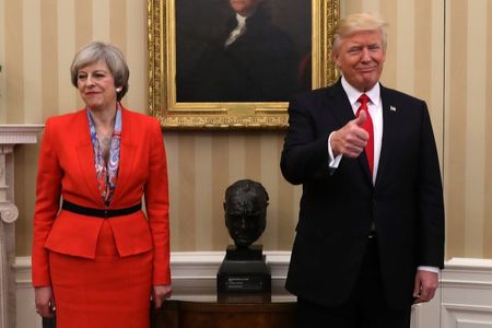 Британичууд Трампийн айлчлалыг эсэргүүцлээ