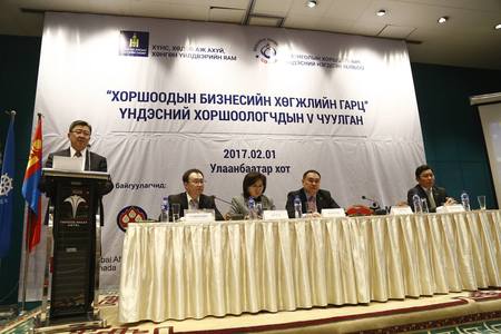 Хоршоологчдод төрийн тогтвортой бодлого үгүйлэгдэж байна