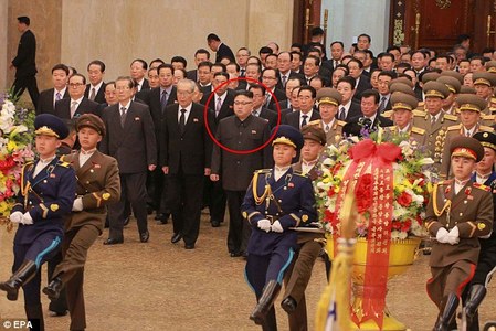 Ким Чен Ун аавынхаа төрсөн өдрийг тэмдэглэв