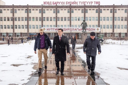 Баянхонгор Говь-Алтай чиглэлийн замыг энэ онд  дуусгана