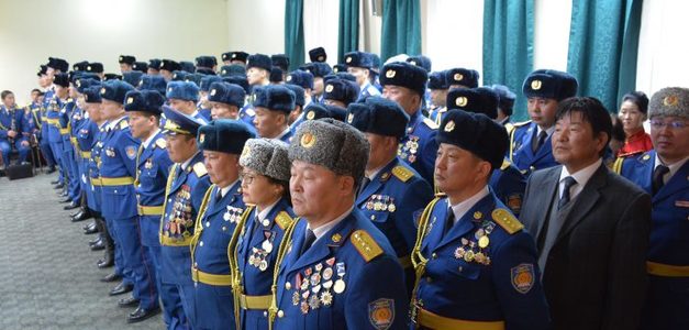 Амжилт гаргасан албан хаагчдыг шагналаа