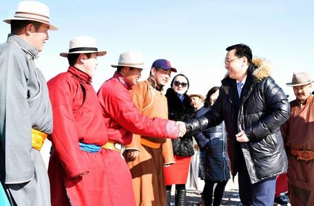 Ерөнхий сайд Говь-Алтайд ажиллаж байна