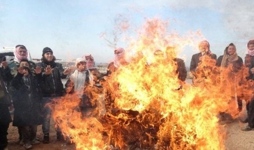 Дайчидтай нь гэрлэхээс татгалзсан бүсгүйчүүдийг шатаажээ 