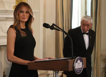 Меланиа Трамп: Олон охин хүчирхийллийн золиос болж байна 