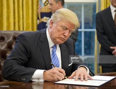 Трамп цагаачлалын хоригоо улам чангатгав