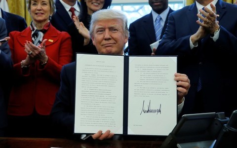 Трампийн зарлиг ба ээлжит хориг