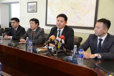   Х.Бадамсүрэн 25 сая төгрөгийн цалинтай, таван орлогч, долоон зөвлөхтэй болов 