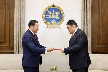 Ж.Мөнхбат: Хугацаа тулсан өр, төлбөрт гол анхаарлаа хандууллаа
