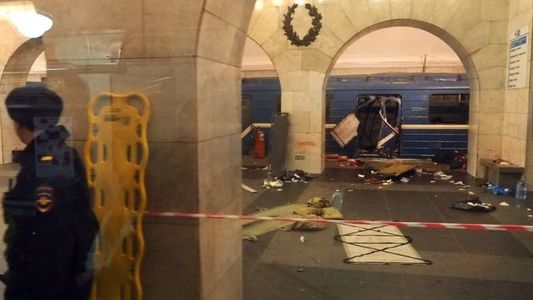 Санкт-Петербург хотноо дэлбэрэлт болж, 11 хүн амиа алджээ