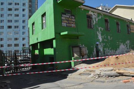Зөрчилтэй барилгуудыг буулгаж эхэллээ