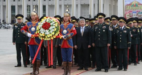 Генералуудад хүндэтгэл үзүүлнэ