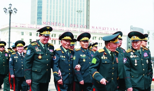 Генералуудад хүндэтгэл үзүүлнэ