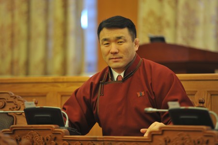 Үндсэн хуулийг өөрчлөхөд гадныхан оролцох вий гэсэн болгоомжлол байгаа