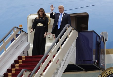 Трамп анхны айлчлалаа хийж эхэллээ 