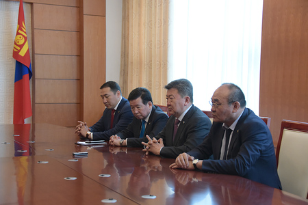Зөвлөлдөх санал асуулгаас гарсан зөвлөмжийг гардуулав