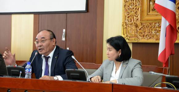 Мөнгөний бодлогыг арилжааны банктай адилтгаж болохгүй