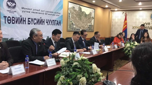 Төрийн мөнгөөр туйлж л байг уу, Ерөнхий сайд аа!
