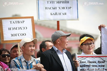 Хөдөлмөрчдийг хуулиар дарамтлахаа зогсоо