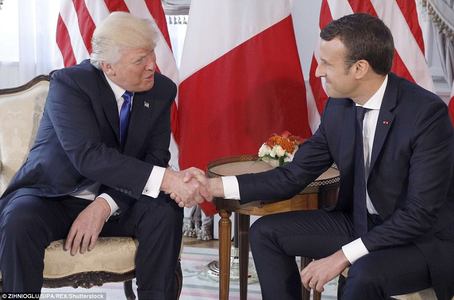 Трамп, Макрон нар уулзлаа