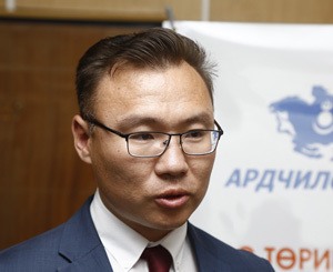 Эрх баригчид иргэдийнхээ амьжиргаанд ноцтой халдлаа