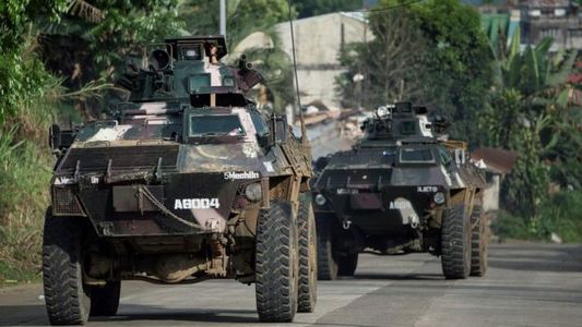 Армийнхан бүслэлтэд байгаа хотоос 130 иргэнийг чөлөөлжээ
