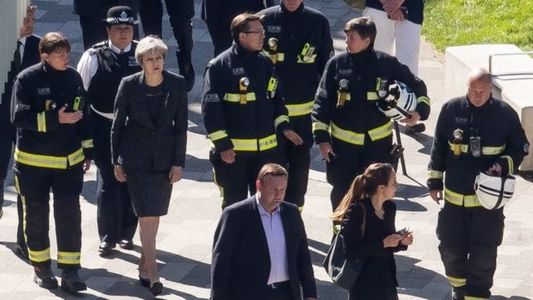 Лондонгийн барилгад гарсан галын улмаас 17 хүн амиа алдлаа