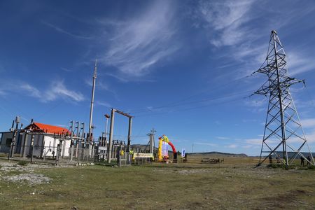 Хөвсгөлийн баруун эргийн жуулчны баазууд цахилгаантай боллоо