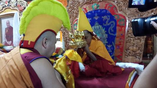 Бакула Ринбүчигийн хойд дүрийг арслант ширээнд заллаа