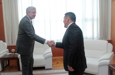 Элчин сайд Ж.Лантри бараалхав