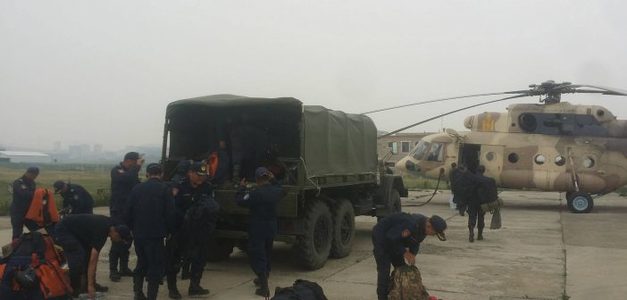 Алба хаагчдыг нисдэг тэргээр түймрийн голомтод хүргэнэ
