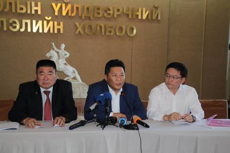 Популист амлалтуудаасаа татгалзахыг уриаллаа 
