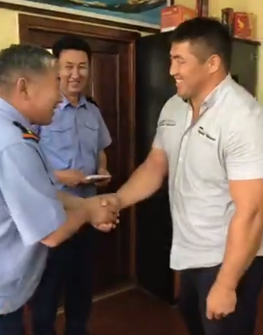 Ц.Содномдорж шагналын мөнгөнөөсөө ОБЕГ-т хандивлав