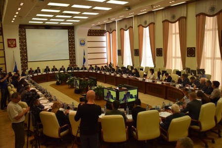 Б.Цогтгэрэл Улаан-Үүдийн уулзалтад оролцож байна