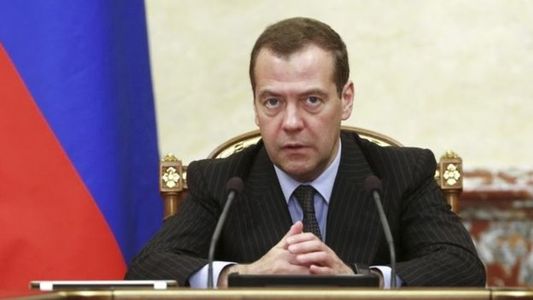 Медведев: АНУ-ын эрх баригчид бидэнтэй худалдааны дайн зарлалаа