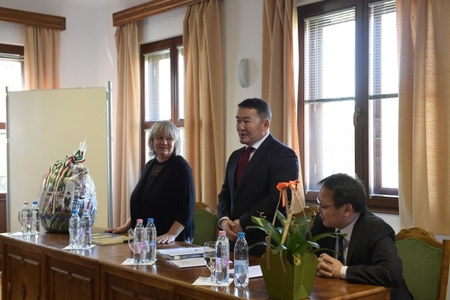 Ерөнхийлөгч монголч эрдэмтэд, судлаачидтай уулзлаа