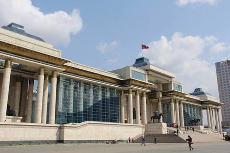 Гурван сарын дараа 660 сая долларын өр төлөхөө мэдэж байгаа улстөрч байна уу