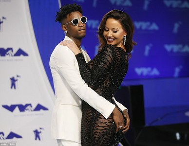 “MTV VMA”: Улаан хивсний ёслол