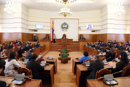 Засгийн газрыг огцруулах асуудлыг хэлэлцэнэ