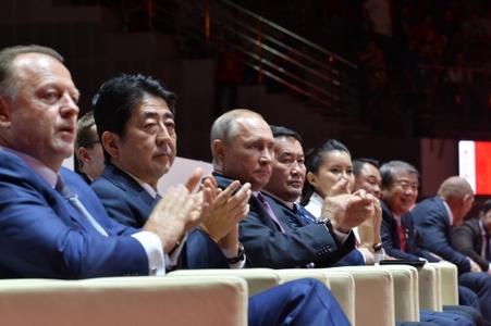 Х.Баттулга, В.Путин, Ш.Абэ нар жүдогийн тэмцээн үзлээ