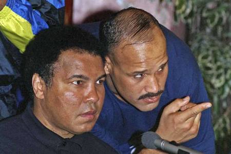 Хүнд жингийн аварга амьсгал хураалаа