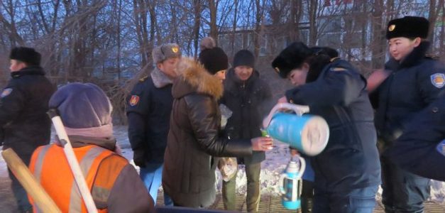 Зам, талбайн үйлчлэгч нарыг халуун аарцаар дайллаа
