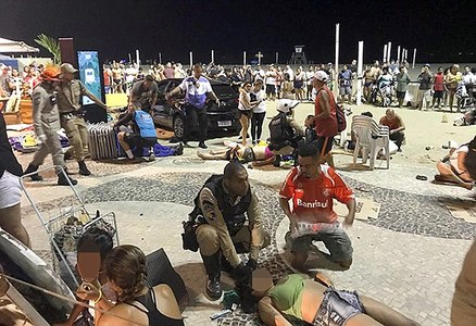Далайн эрэг дээрх амрагчдыг машинаар дайрчээ 