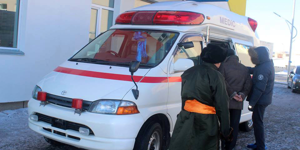 Сумоч Н.Цэвэгням түргэн тусламжийн автомашин гардуулан өглөө