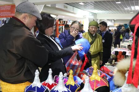 “Баянголд үйлдвэрлэв” үзэсгэлэн худалдаа эхэллээ