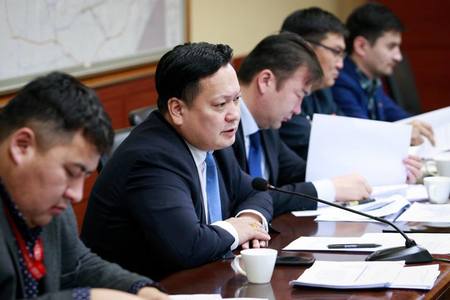 Зам тээврийн салбарт 2018-2020 онд хэрэгжүүлэх хөтөлбөрүүдээ хэлэлцлээ